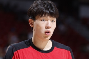 媒体人：杨瀚森进攻节奏和存在感比之前要好 防守&篮板球还得注意