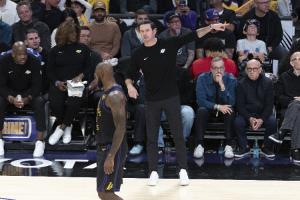 雷迪克：对东契奇詹姆斯在低位的表现满意 要给艾顿更多空接传球