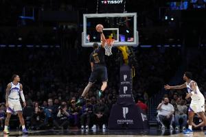 活力十足！海斯15分钟3中3拿到8分3板1断 正负值+13