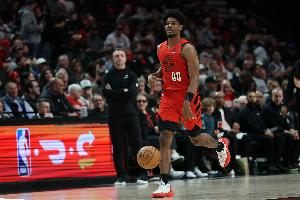 斯库特·亨德森：我恢复良好&能走但无法剧烈运动 仍需每周观察