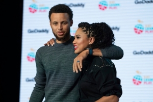 夸梅：库嫂在赌库里不会离她而去 她不尊重库里的地位