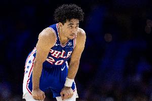 我成空气了！麦凯恩没有出手所有个人数值皆为0 赛季至今未得分