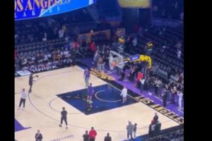 詹姆斯热身怒砸篮板侧沿！美媒：勒布朗第23年准备好了