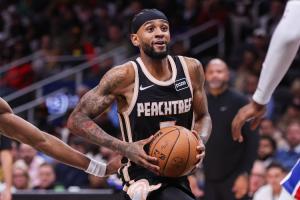 外线不开和！亚历山大·沃克半场11中4&三分5中0拿到9分2助