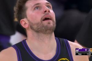 全场高呼MVP！东契奇三分轰进再来神奇2+1！三节37分！